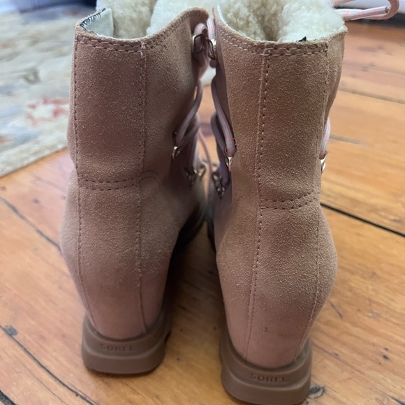 Sorel Joan of Arctic wedge lll Lace cozy bootie size 7 - Picture 2 of 5